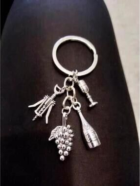 New Cute Wine 🍷 Lovers Keychain 

Wonderful Gift 🎁